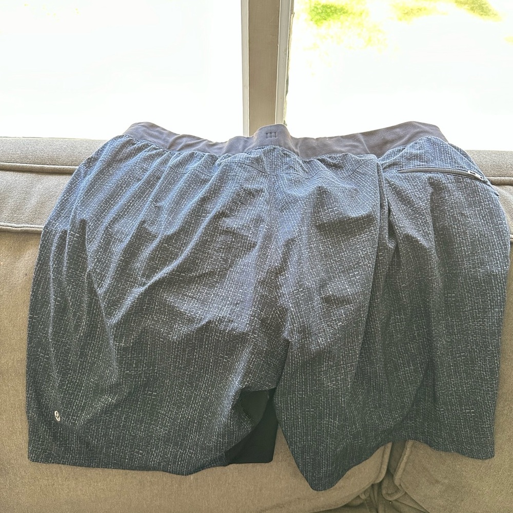 Men’s Lululemon Lined Shorts